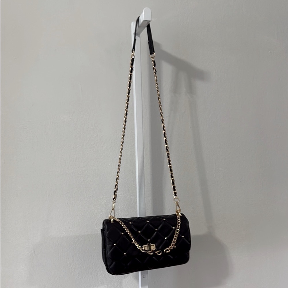 Badgley Mischka Elegant Black Quilted Chain Shoulder Bag